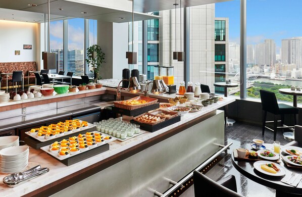 Daily full breakfast (JPY 4500 per person)