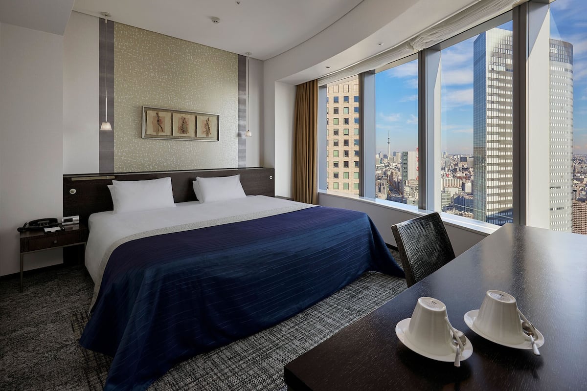 Deluxe King, Non Smoking, above 26F