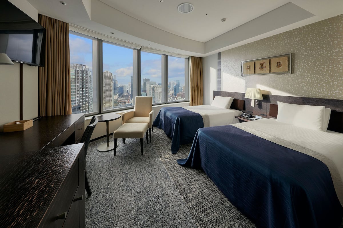 Corner Twin, Non Smoking, above 26F