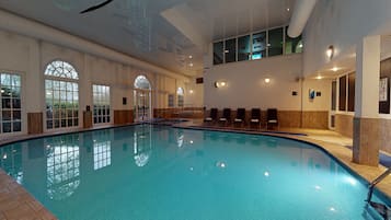 Indoor pool, pool loungers