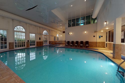 Indoor pool, pool loungers