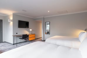 Family Room, 2 Double Beds | Room amenity