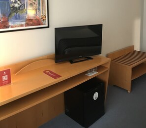 Minibar, Schreibtisch, Verdunkelungsvorhänge, kostenloses WLAN
