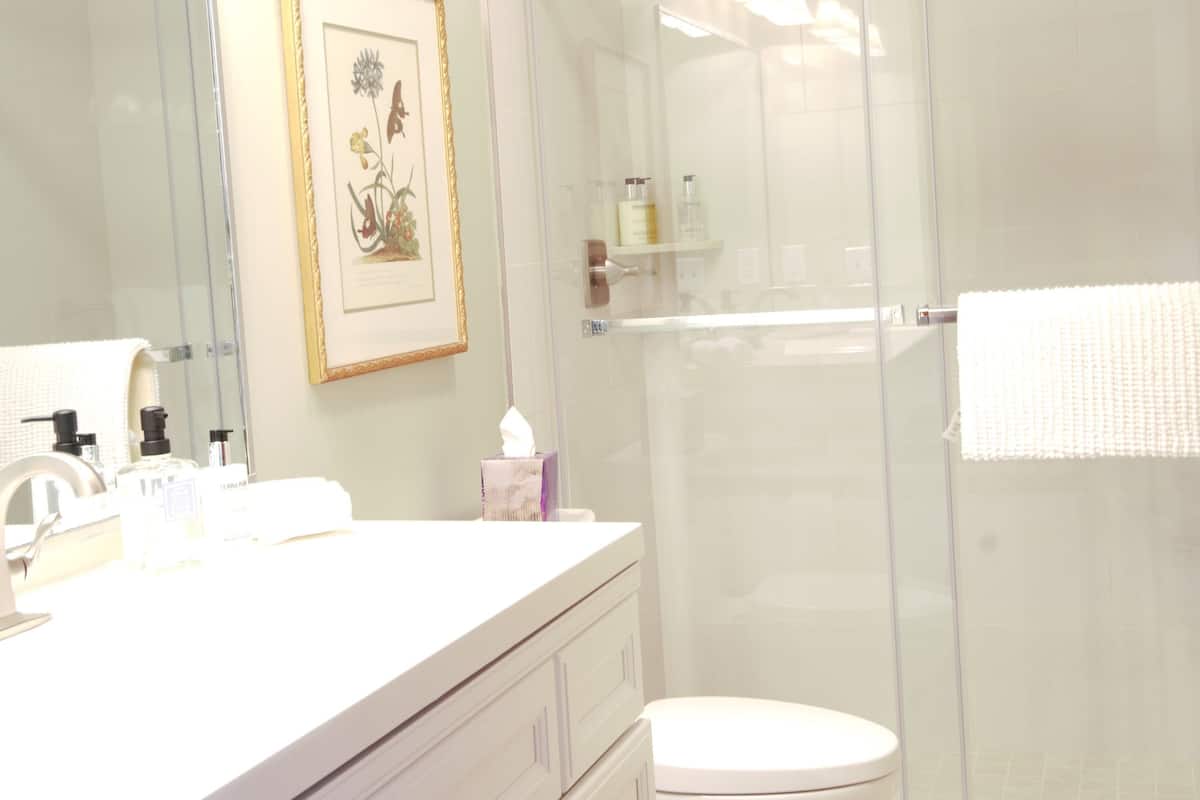 deluxe room, 1 king bed | bathroom | free toiletries, hair dryer, towels