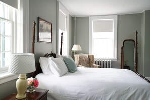 Escritorio, tabla de planchar con plancha y cunas gratuitas 