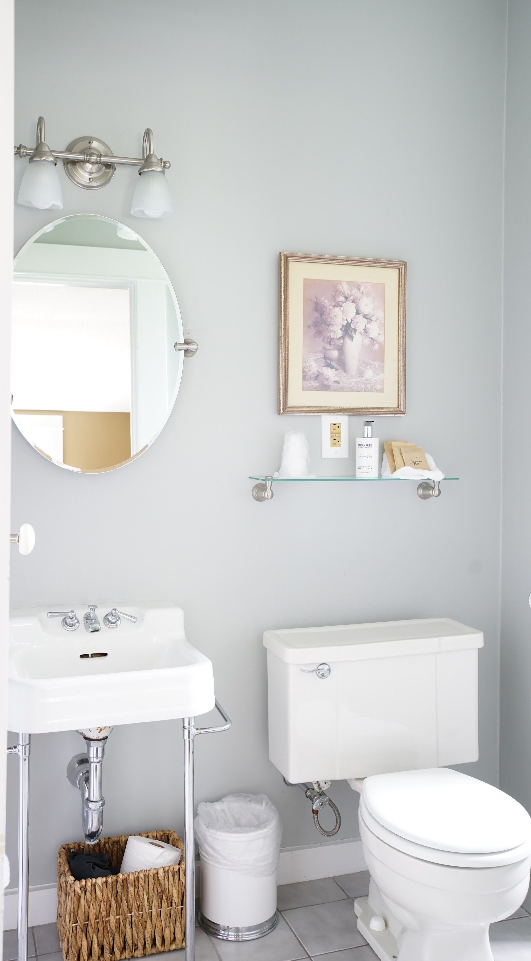 deluxe room, 1 queen bed | bathroom | free toiletries, hair dryer, towels