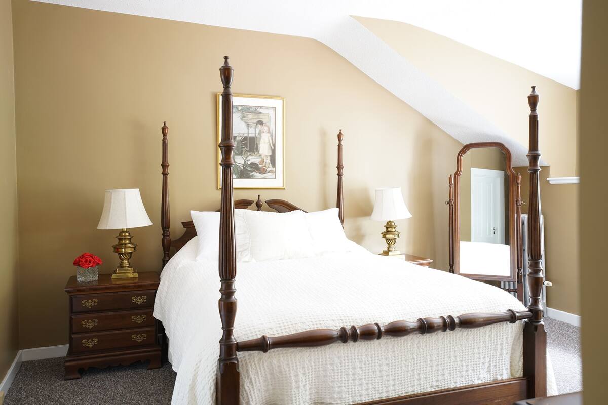 deluxe room, 1 queen bed | desk, iron/ironing board, free cots/infant beds, rollaway beds