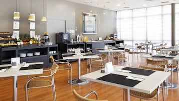 Dagelijks ontbijtbuffet (EUR 12.50 per persoon)