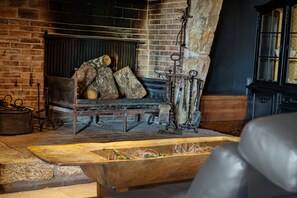 Library - Sallés Hotel Mas Tapiolas (Santa Cristina de Aro)