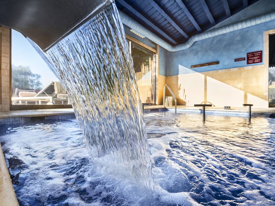 Sauna, hot tub, steam room, body treatments, body scrubs, facials