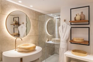 Luxe beddengoed, een minibar, een kluis op de kamer, een bureau