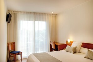 Bureau, lits bébé (en supplément), Wi-Fi gratuit, draps fournis