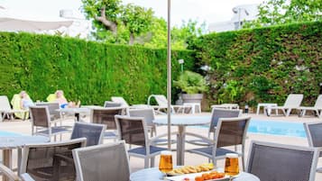Outdoor pool, sun loungers