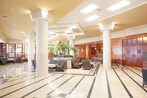 Coin salon dans le hall