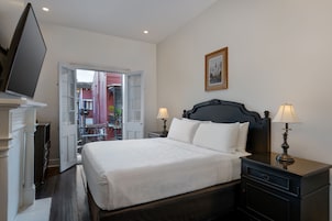 Deluxe Room, 1 Queen Bed, Non Smoking, Balcony | Premium bedding, down comforters, pillowtop beds, in-room safe