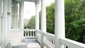 Melrose Grande Balcony | Vista del balcón