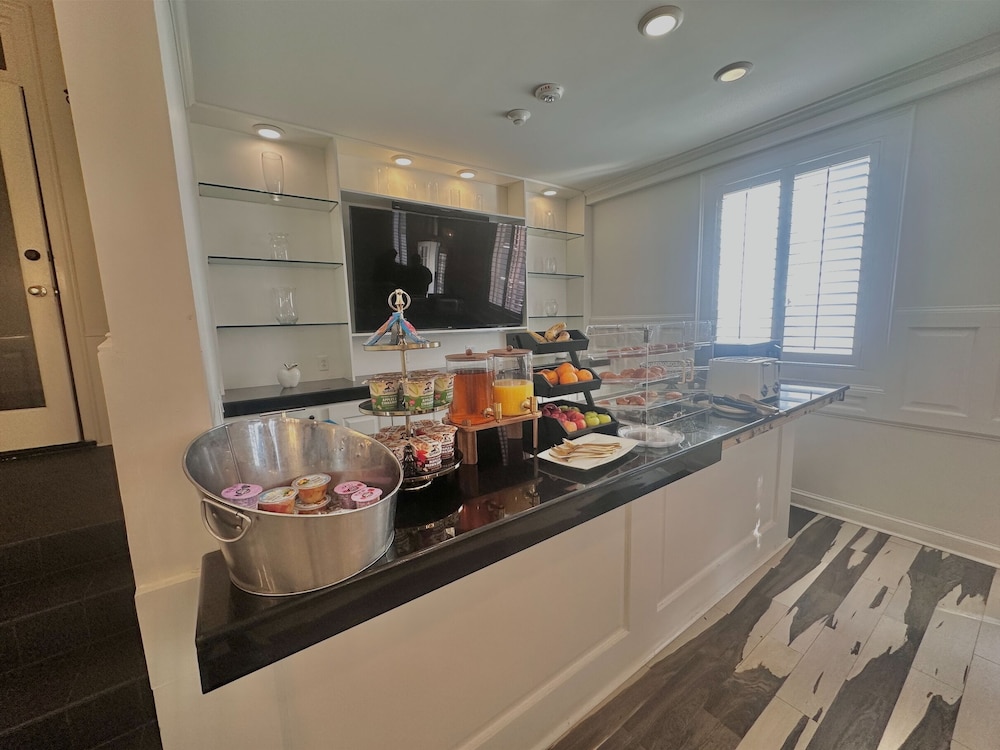 Melrose Mansion by null