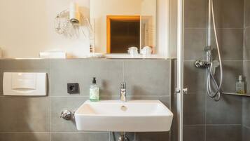 Shower, hair dryer, heated floors, towels