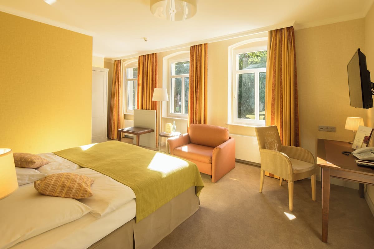 Double Room | Hypo-allergenic bedding, minibar, in-room safe, desk