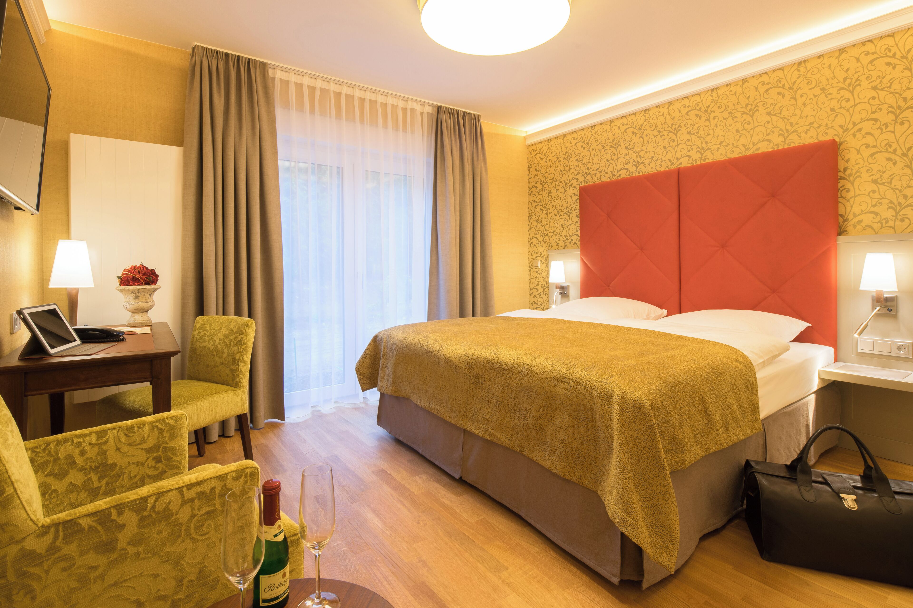 Doppelzimmer | Allergikerbettwaren, Minibar, Zimmersafe, Schreibtisch