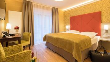 Double Room | Hypo-allergenic bedding, minibar, in-room safe, desk