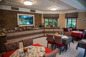 Free daily continental breakfast