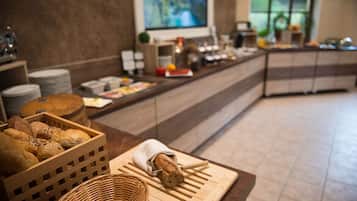Free daily continental breakfast