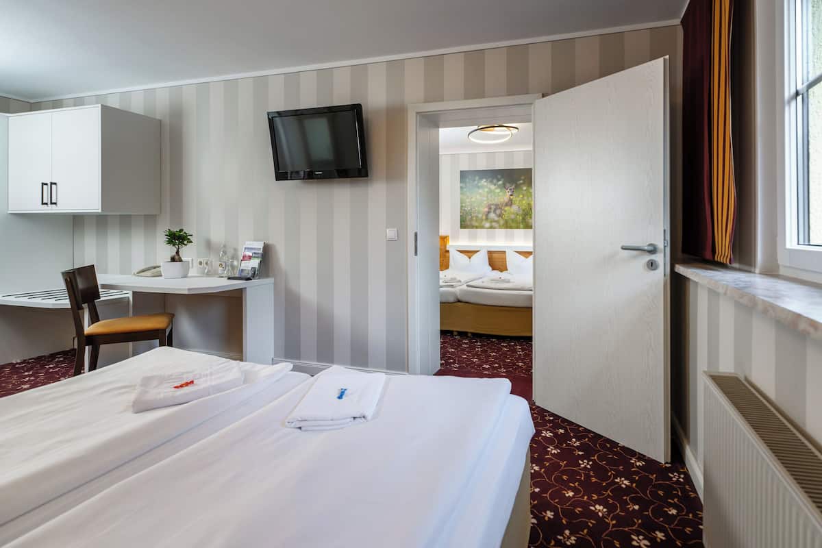 Family Room | Free WiFi, bed sheets