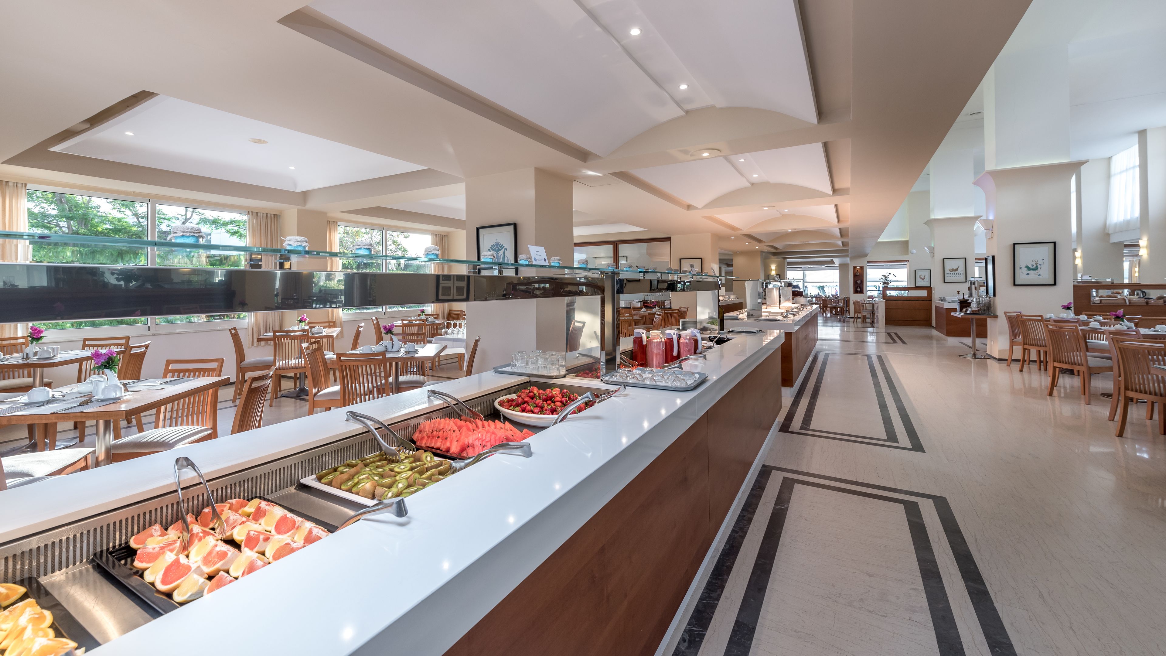 free daily full breakfast