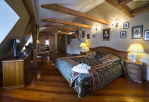Superior Double Room | Hypo-allergenic bedding, minibar, in-room safe, desk - Shakespeare Boutique Hotel (Vilnius)