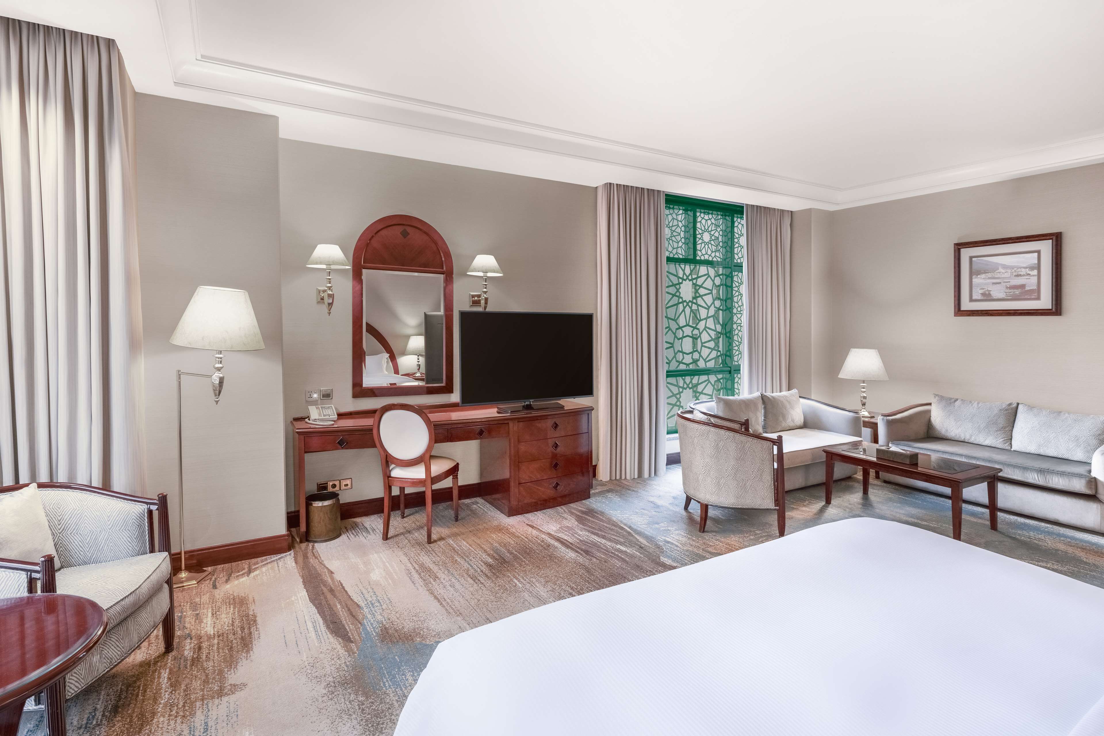 minibar, in-room safe, free wifi, bed sheets