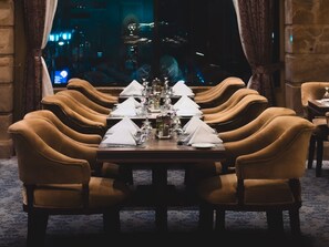 Breakfast, lunch, dinner served; international cuisine  - Madinah Hilton (Madinah)