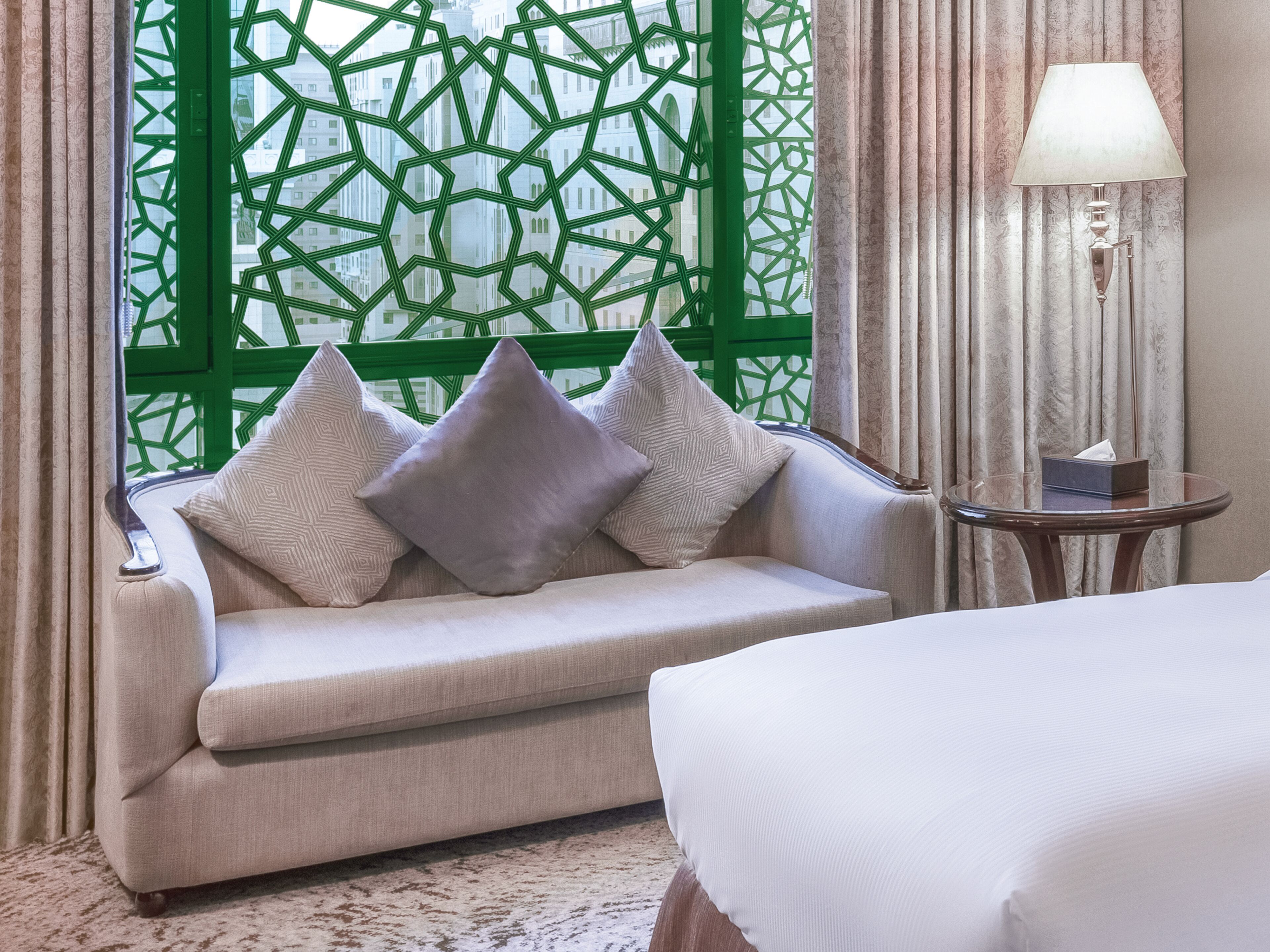 twin hilton deluxe | minibar, in-room safe, free wifi, bed sheets