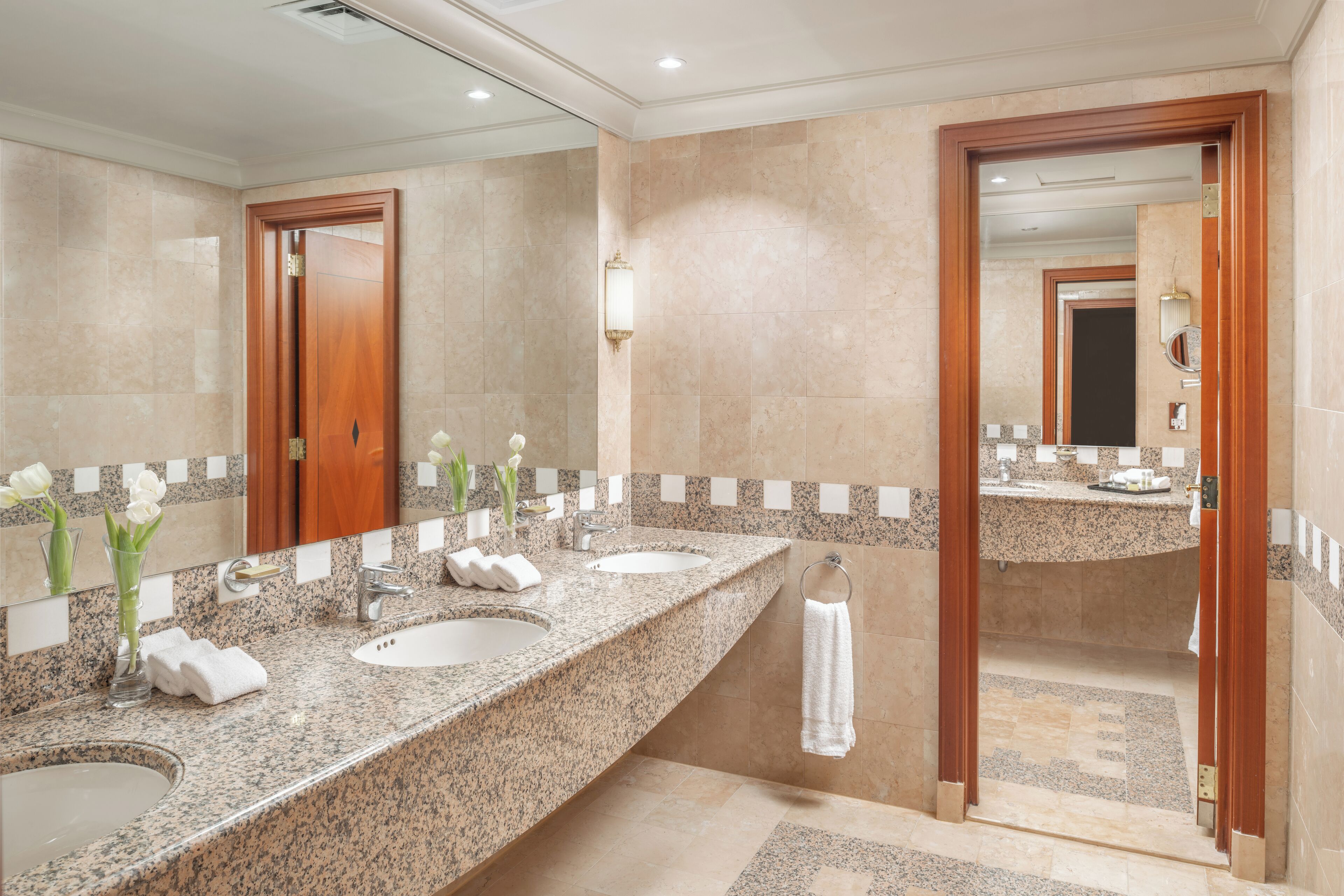 presidential room, ensuite | bathroom | combined shower/bathtub, hair dryer, slippers, towels