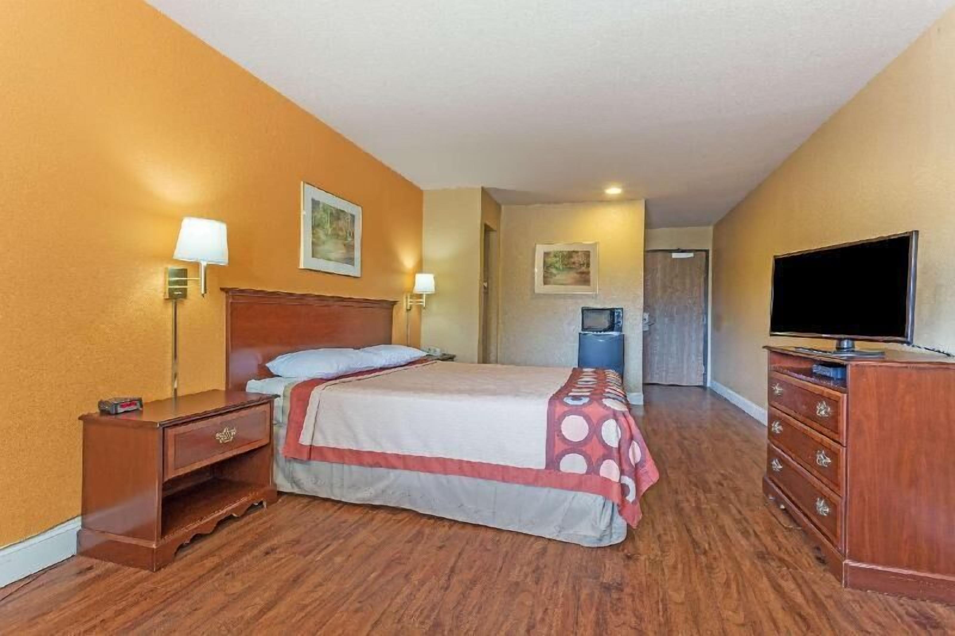 Desk, blackout drapes, iron/ironing board, free WiFi