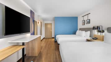 Habitación estándar, 2 camas de matrimonio, no fumadores | Escritorio, tabla de planchar con plancha, wifi gratis y ropa de cama