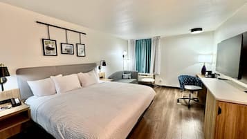 Standard Room, 1 King Bed, Non Smoking | Desk, iron/ironing board, free cots/infant beds, free WiFi