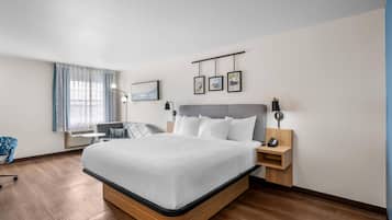 1 King Bed, Executive Room, Sofa Bed | Literie de qualité, lit avec matelas à plateau-coussin, bureau