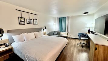 Schreibtisch, Bügeleisen/Bügelbrett, kostenlose Babybetten