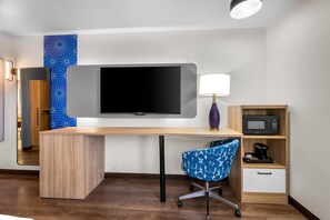 Standard Room, 1 King Bed, Roll-in Shower, Non Smoking