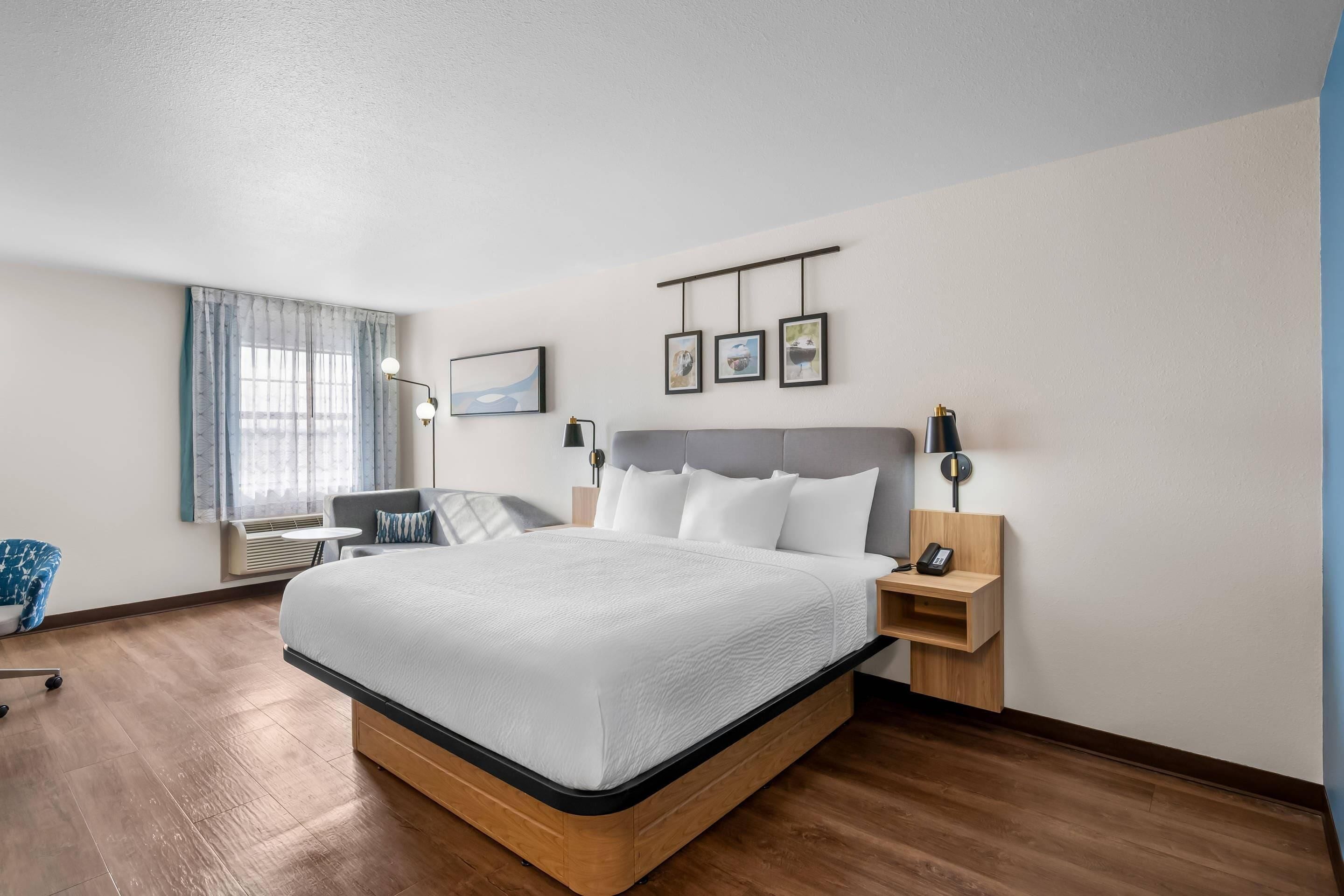 Standard Room, 1 King Bed, Non Smoking | Desk, iron/ironing board, free cots/infant beds, free WiFi