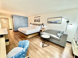 Business kamer, 1 kingsize bed, niet-roken | Een bureau, een strijkplank/strijkijzer, gratis babybedden, gratis wifi
