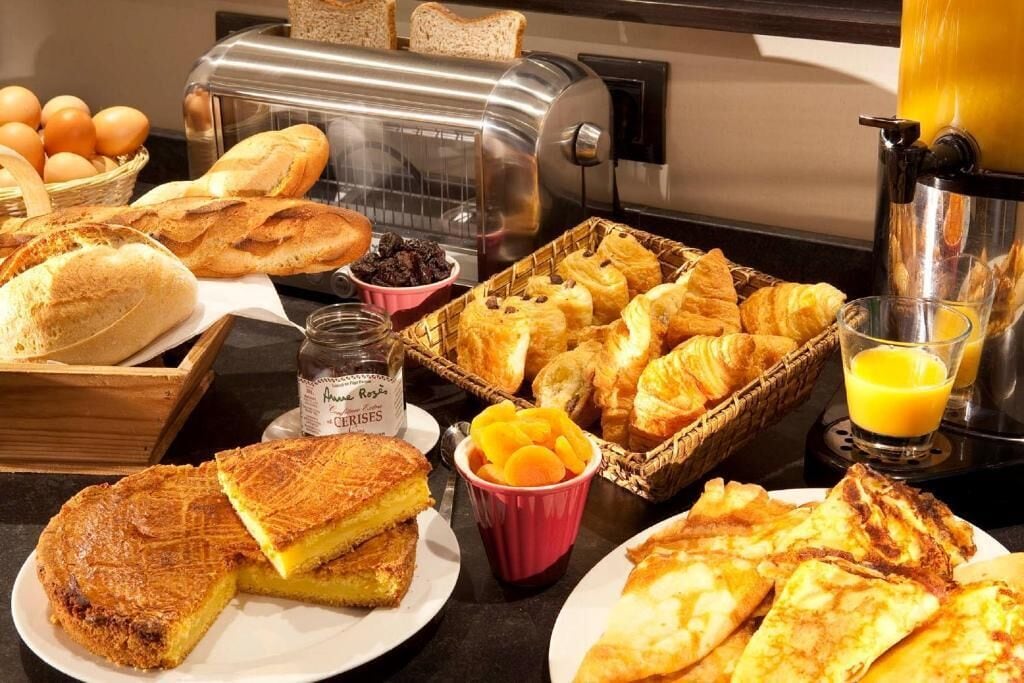 daily buffet breakfast (eur 16 per person)