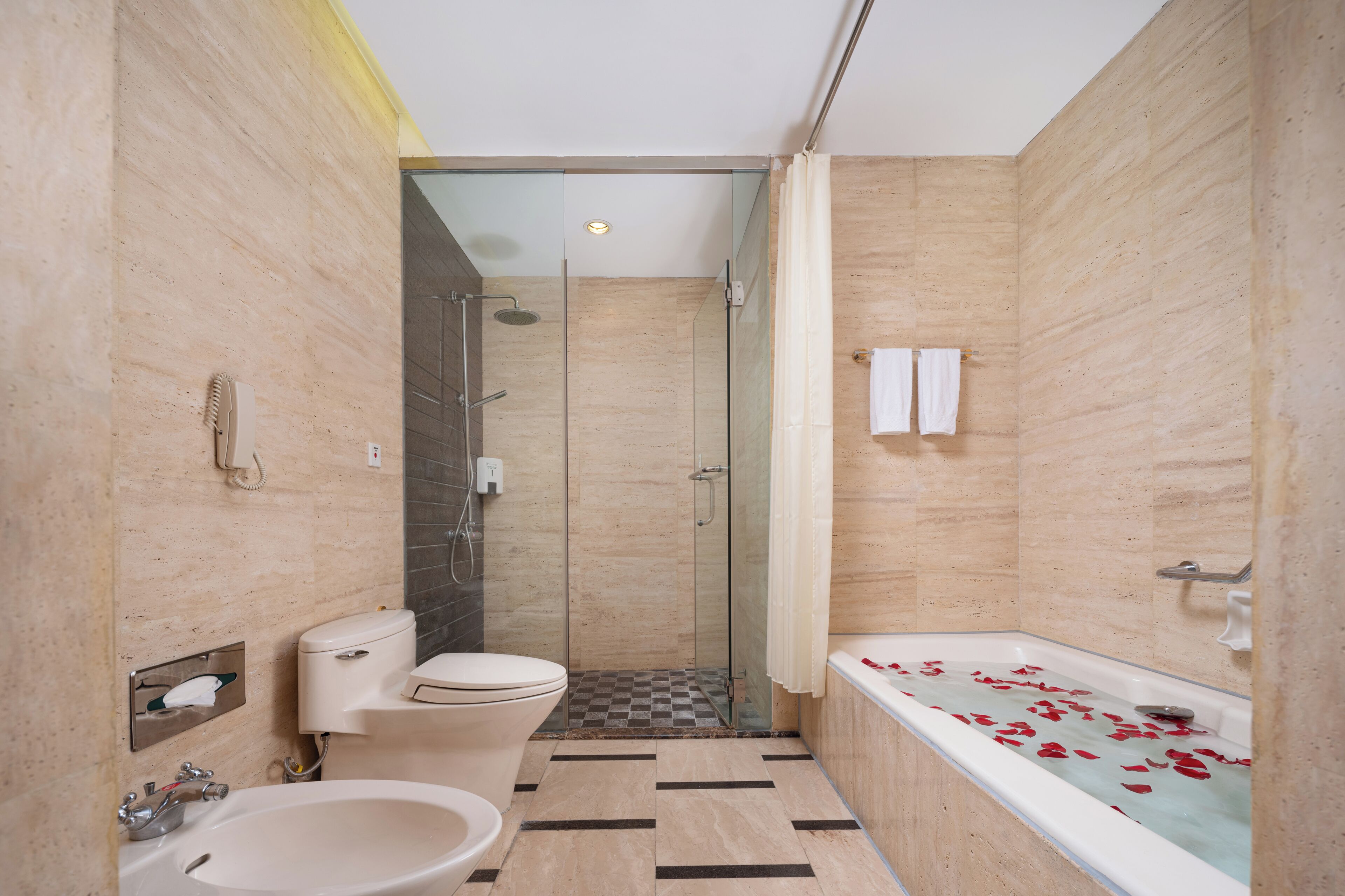 Business Studio Suite | Bathroom | Separate bathtub and shower, hair dryer, bathrobes, slippers