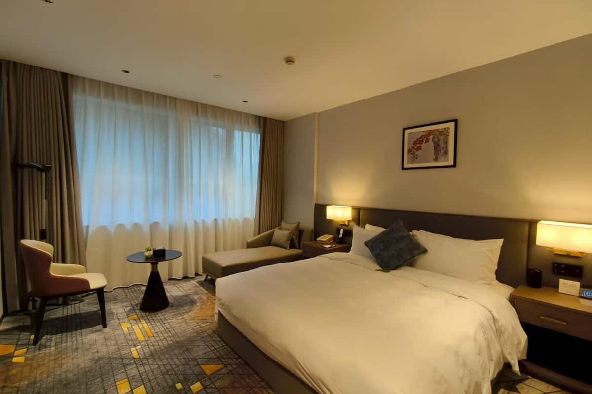 Superior Non smoking Queen Bed Room