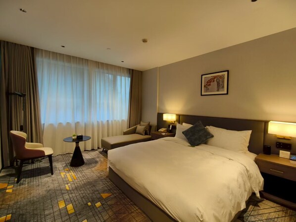 Habitación superior | Ropa de cama de alta calidad y minibar 