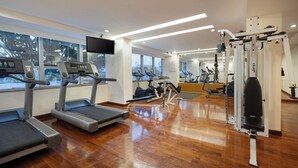 A gym with treadmills, elliptical machines, and weight equipment. - Liuhua Hotel (Guangzhou)