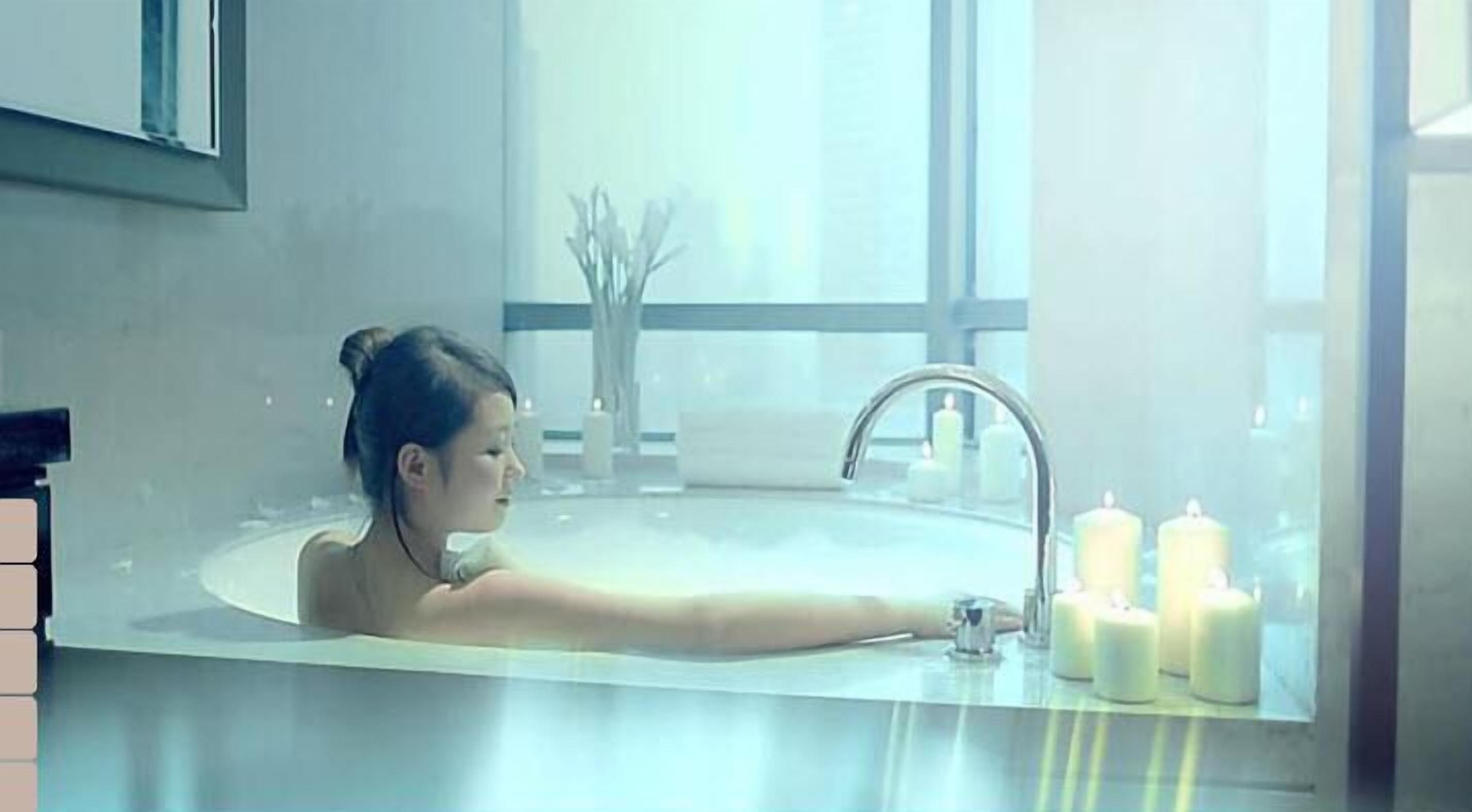 deep-soaking bathtub