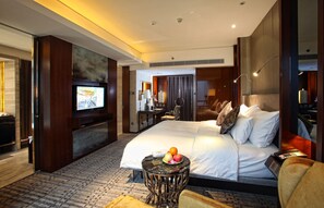 Habitación ejecutiva | Ropa de cama de alta calidad, edredón y minibar 