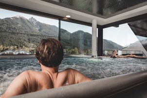 Bañera de hidromasaje interior